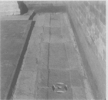 排水溝槽及“錢眼”