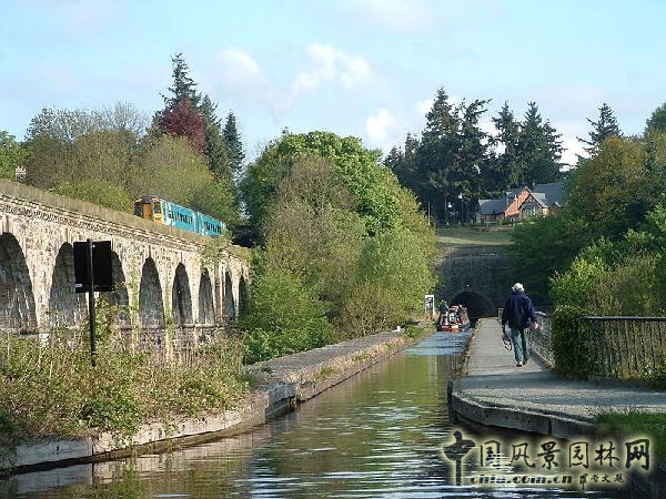 旁特斯沃泰水道橋與運(yùn)河