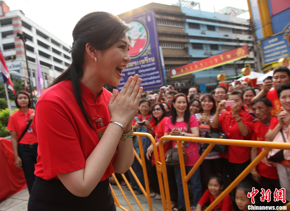 泰國總理英拉出席揭幕儀式并向泰國華人、華僑祝賀新春