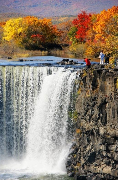 秋天的鏡泊吊水樓