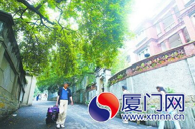 整治提升后，鼓浪嶼的街巷逐步恢復(fù)了昔日的寧靜。