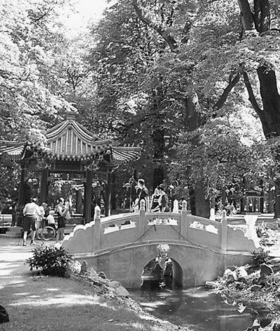 華沙皇家瓦津基公園內(nèi)的“中國園”一角。