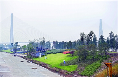 建設中的青山江灘