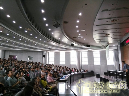 講壇現場,座無虛席