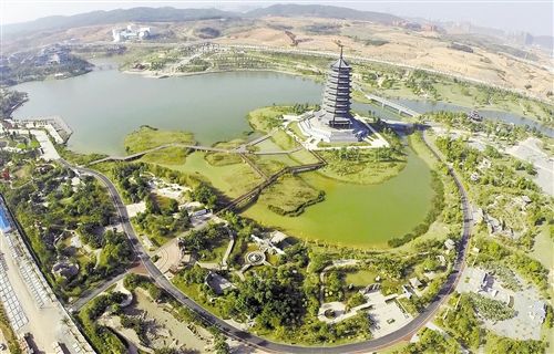 五象湖被打造成集景觀、娛樂、休閑、防洪、調(diào)蓄等多功能于一體的城市河湖水系治理樣板工程。