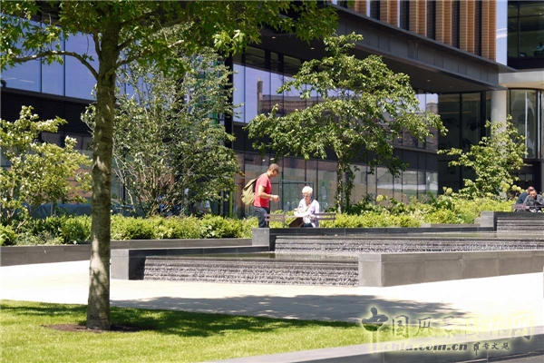 英國倫敦潘克拉斯廣場景觀設(shè)計