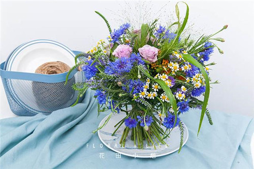 插花技巧為炎炎夏日帶來(lái)一絲清涼