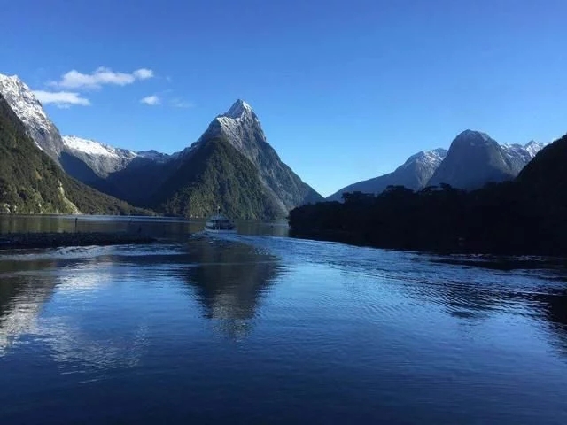 峽灣國(guó)家公園，神仙湖水與雪山交相輝映