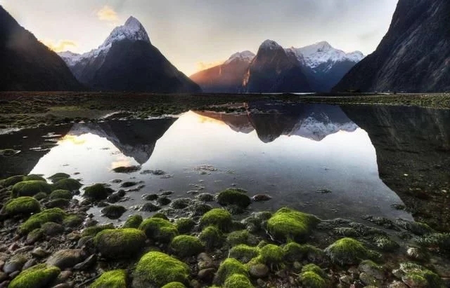 峽灣國(guó)家公園，神仙湖水與雪山交相輝映