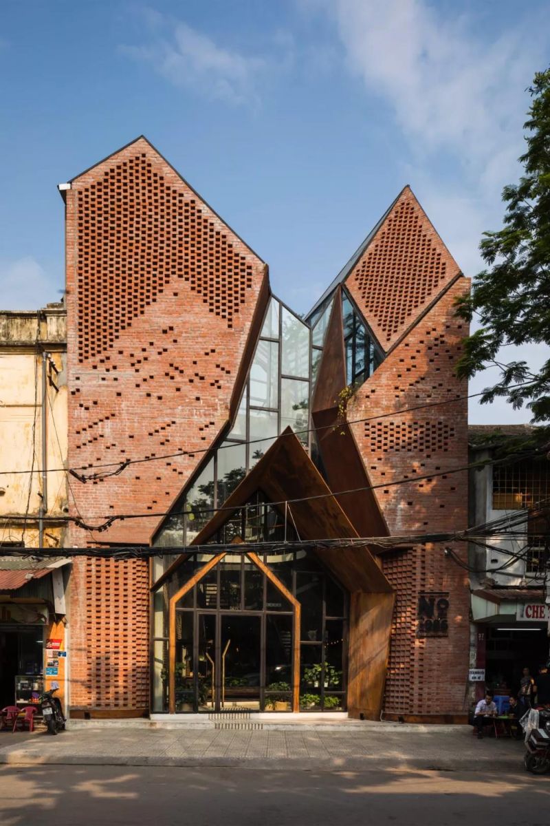 No.1986 咖啡餐廳，奇奇怪怪的‘烏鴉嘴’空間 / Le House