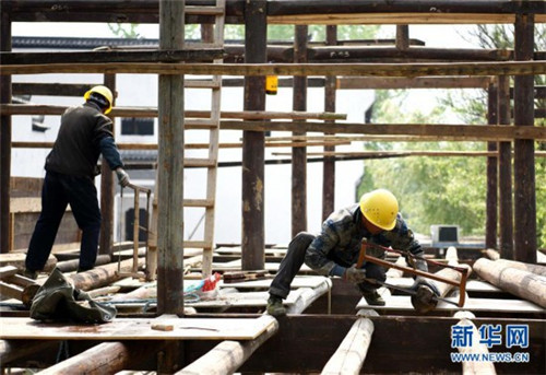 能工巧匠“復活”明清徽派老建筑