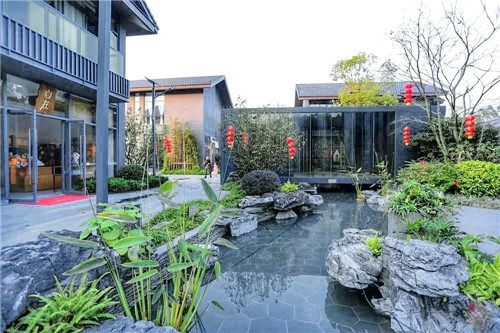 禪緣此地，不向遠(yuǎn)方——新興禪域小鎮(zhèn)