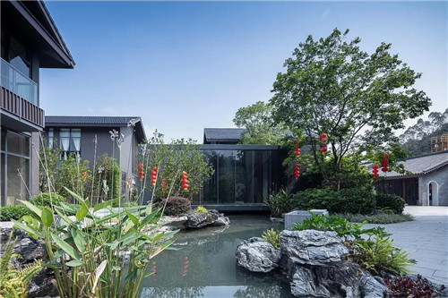 禪緣此地，不向遠(yuǎn)方——新興禪域小鎮(zhèn)