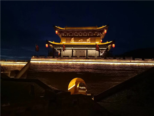 用燈光描摹中華第一關(guān)的風(fēng)采