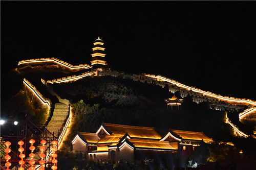 用燈光描摹中華第一關(guān)的風(fēng)采