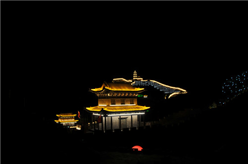 用燈光描摹中華第一關(guān)的風(fēng)采