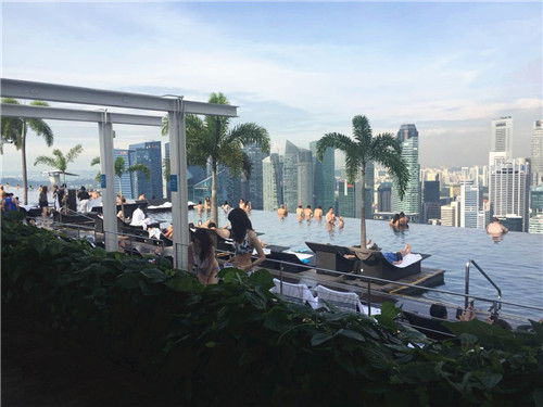無(wú)邊際泳池，令人驚嘆的空中景觀