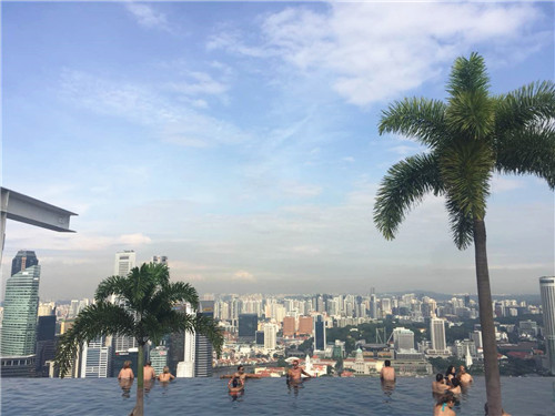 無(wú)邊際泳池，令人驚嘆的空中景觀