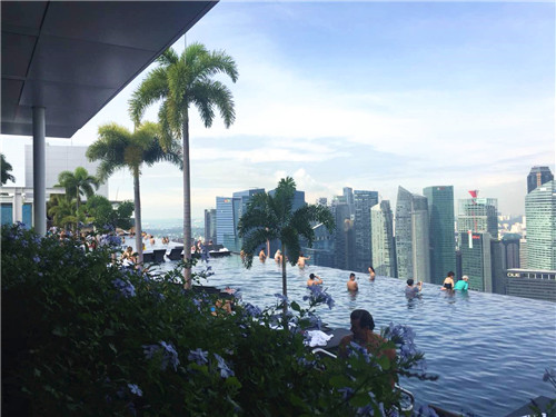 無(wú)邊際泳池，令人驚嘆的空中景觀