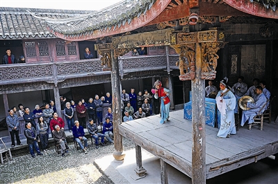 行走森林古道 穿越時(shí)光隧道