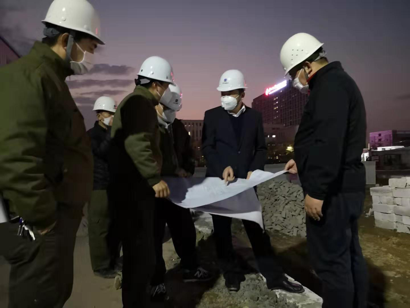 “建設人”在深圳:13天筑起戰疫“生命方舟”