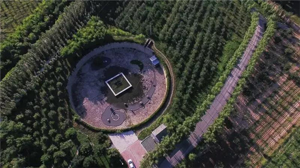 地平線(xiàn)下的圓形劇場(chǎng)
