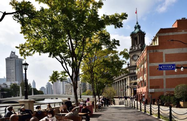 上海：讓江河?？捎H可近