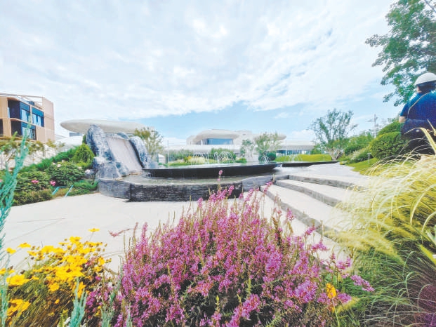 北京:環球影城旁“不夜城”竣工