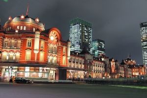 東京站丸內口大樓。