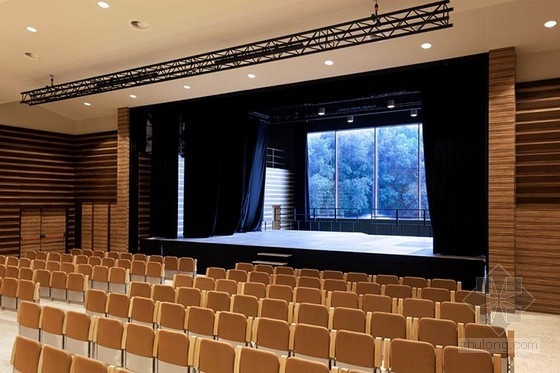 西班牙EspaiRidaura中心綠色屋頂