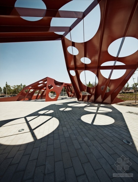 西班牙薩羅城中央?yún)^(qū)域的多功能結(jié)構(gòu)設(shè)計(jì)