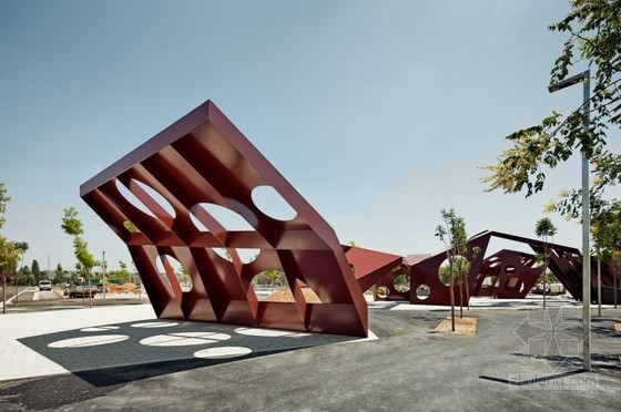 西班牙薩羅城中央?yún)^(qū)域的多功能結(jié)構(gòu)設(shè)計(jì)