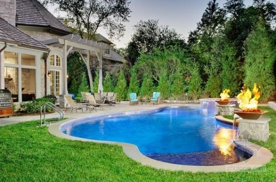 自由形態(tài)泳池的景觀設(shè)計(jì)