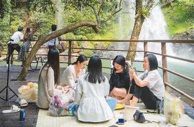 畢業(yè)旅行成暑期游熱門，對(duì)年輕人有什么作用？
